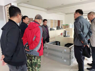 河南省建設(shè)廳科技與標(biāo)準(zhǔn)處康處長(zhǎng)、河南省建筑協(xié)會(huì)段秘書長(zhǎng)、河南省建筑科學(xué)研究院黃工等一行蒞臨考察